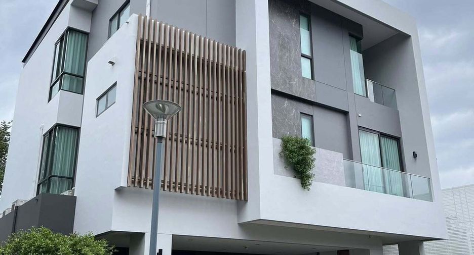 出租 4 卧室 独立屋 在 Phra Khanong, 曼谷