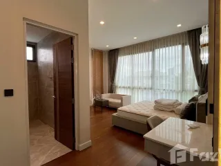 Casa en alquiler de 4 habitaciones en Phra Khanong, Bangkok