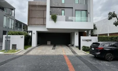 出租 4 卧室 独立屋 在 Phra Khanong, 曼谷