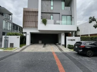 Casa en alquiler de 4 habitaciones en Phra Khanong, Bangkok