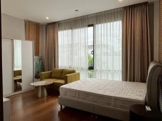 Casa en alquiler de 4 habitaciones en Phra Khanong, Bangkok