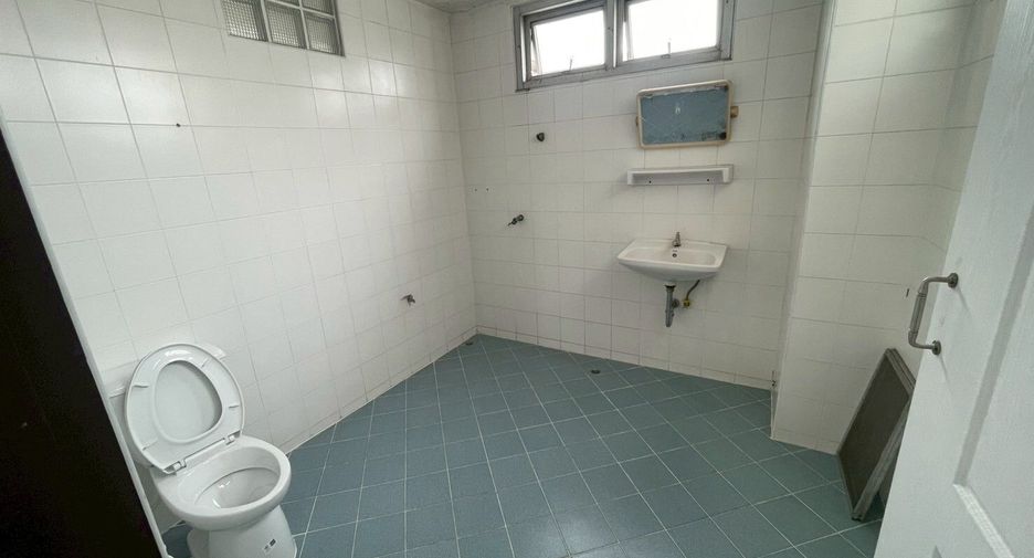 For rent 4 bedrooms retail Space in Bang Sue, Bangkok