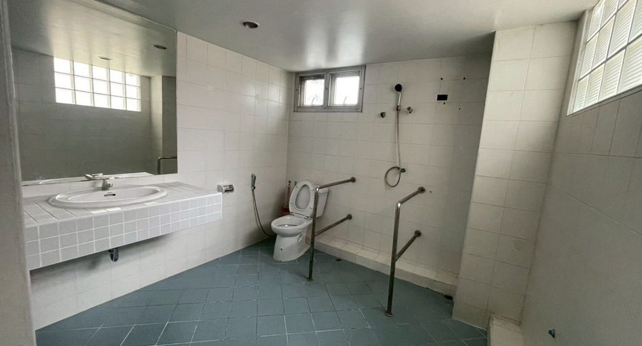 Gewerbefläche zur Miete mit 4 Zimmer in Bang Sue, Bangkok