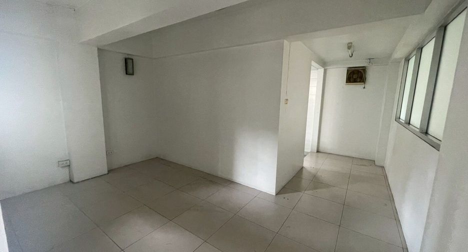 Gewerbefläche zur Miete mit 4 Zimmer in Bang Sue, Bangkok