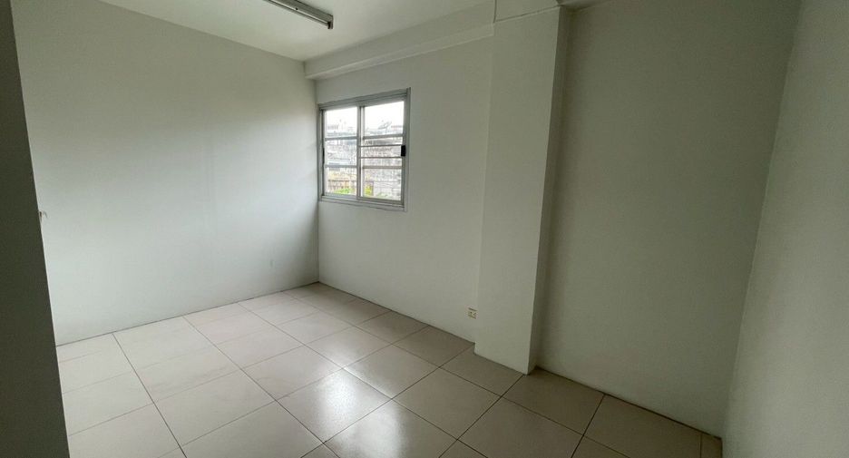 For rent 4 bedrooms retail Space in Bang Sue, Bangkok