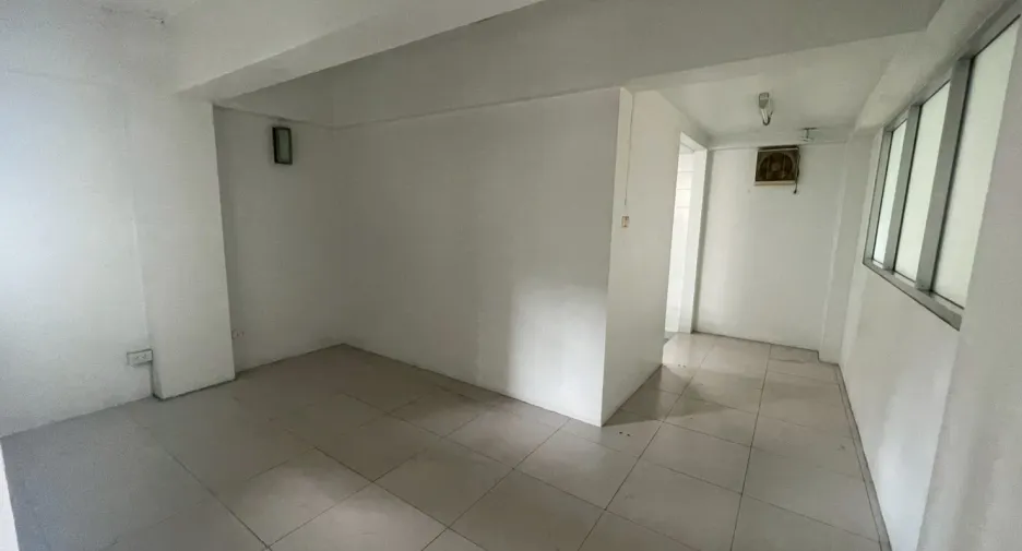 For rent 4 bedrooms retail Space in Bang Sue, Bangkok