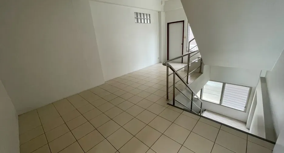 For rent 4 bedrooms retail Space in Bang Sue, Bangkok