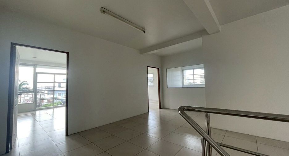 For rent 4 bedrooms retail Space in Bang Sue, Bangkok