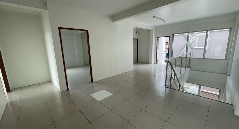For rent 4 bedrooms retail Space in Bang Sue, Bangkok