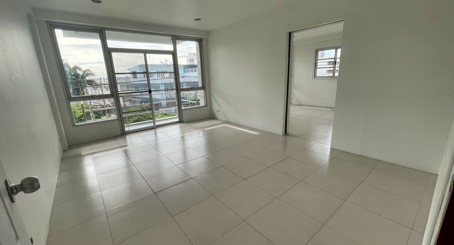 Gewerbefläche zur Miete mit 4 Zimmer in Bang Sue, Bangkok