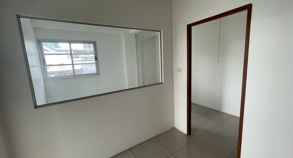 For rent 4 bedrooms retail Space in Bang Sue, Bangkok