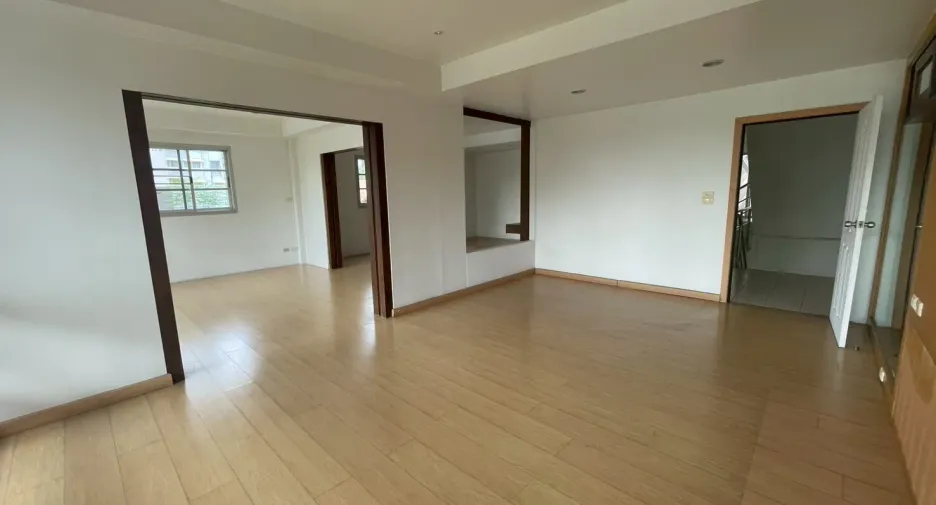 For rent 4 bedrooms retail Space in Bang Sue, Bangkok