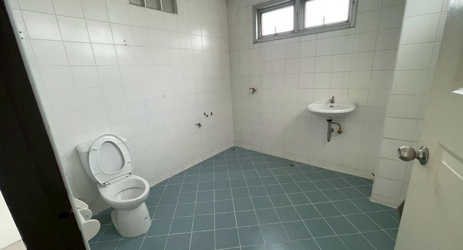 For rent 4 bedrooms retail Space in Bang Sue, Bangkok
