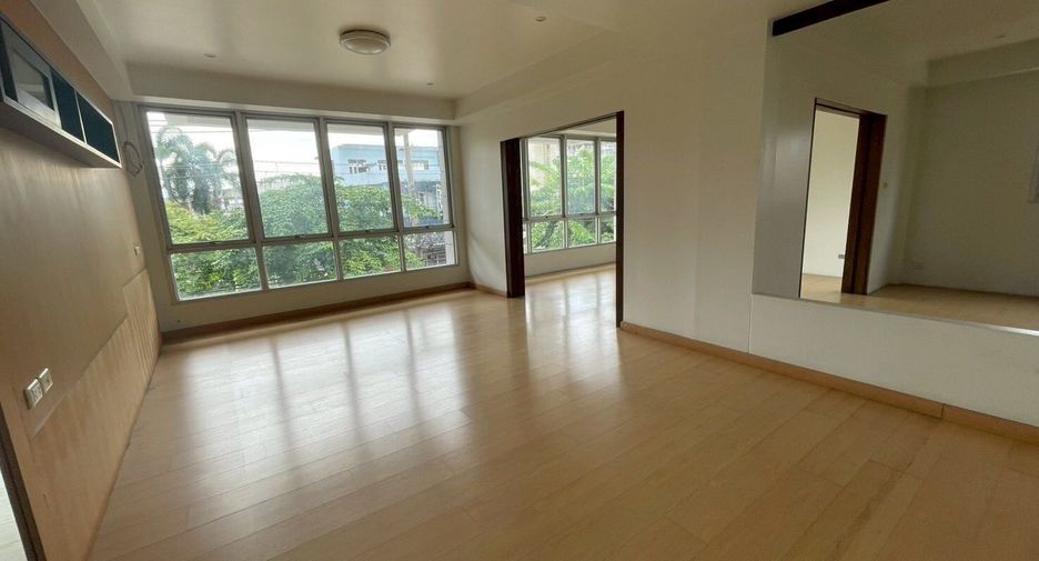Gewerbefläche zur Miete mit 4 Zimmer in Bang Sue, Bangkok