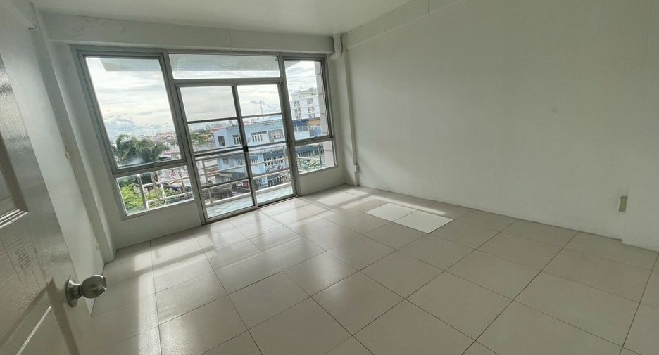Gewerbefläche zur Miete mit 4 Zimmer in Bang Sue, Bangkok