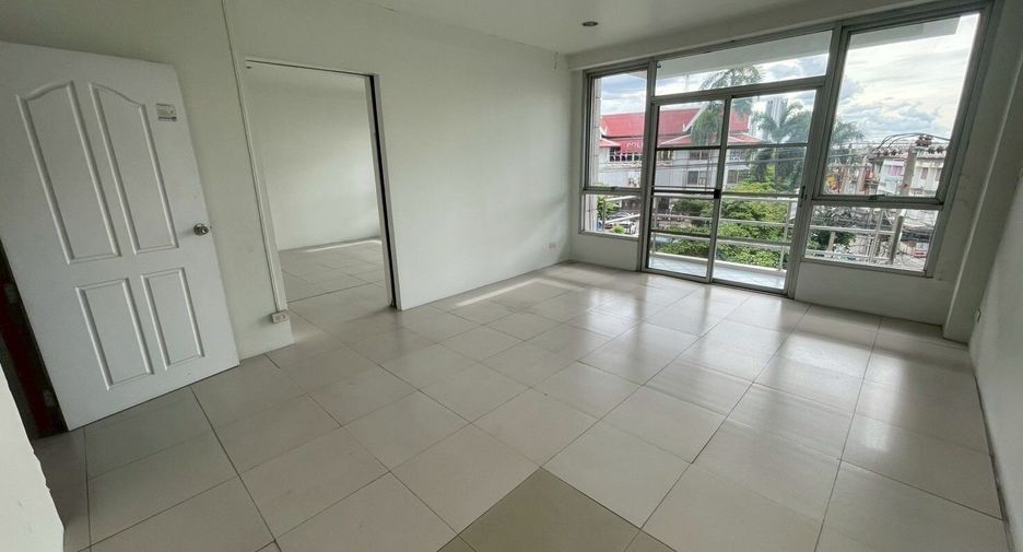 For rent 4 bedrooms retail Space in Bang Sue, Bangkok