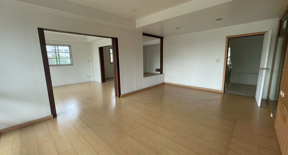 Gewerbefläche zur Miete mit 4 Zimmer in Bang Sue, Bangkok