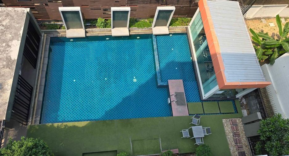 For rent 2 bedrooms condo in Phra Khanong, Bangkok