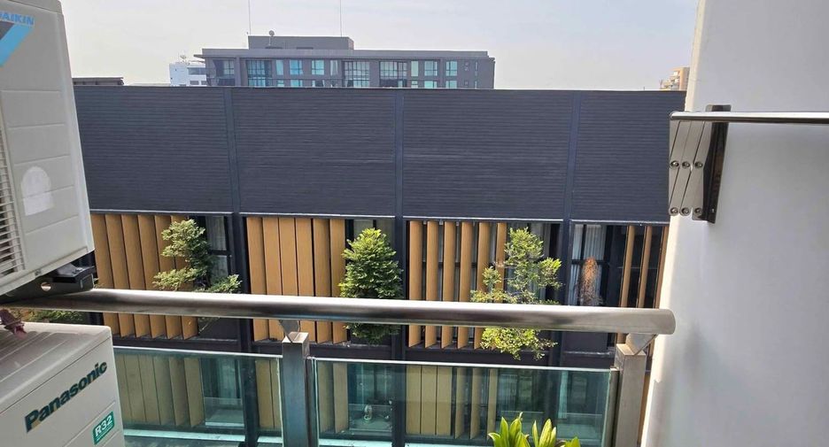 For rent 2 bedrooms condo in Phra Khanong, Bangkok