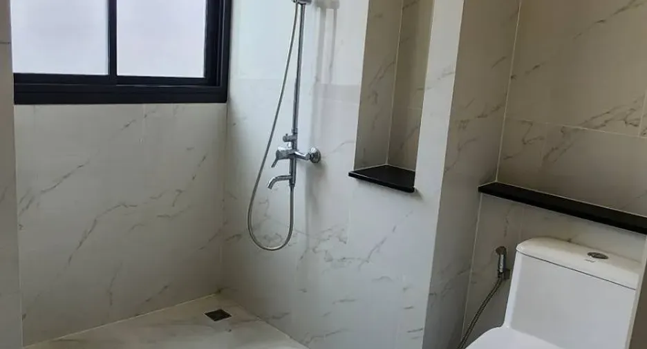 For rent 3 bedrooms retail Space in Prawet, Bangkok