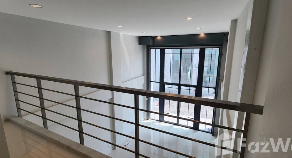 For rent 3 bedrooms retail Space in Prawet, Bangkok