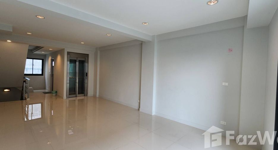 For rent 3 bedrooms retail Space in Prawet, Bangkok
