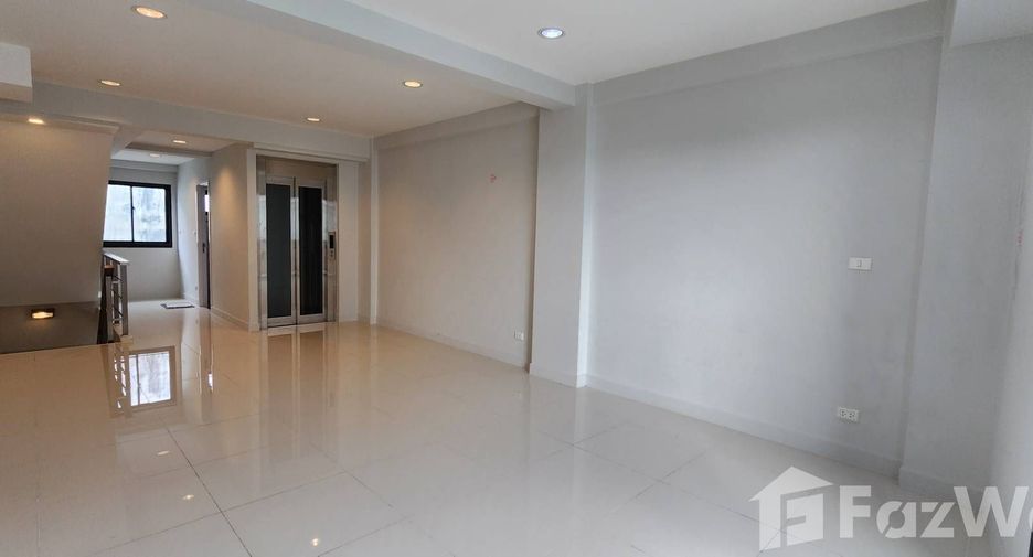For rent 3 bedrooms retail Space in Prawet, Bangkok