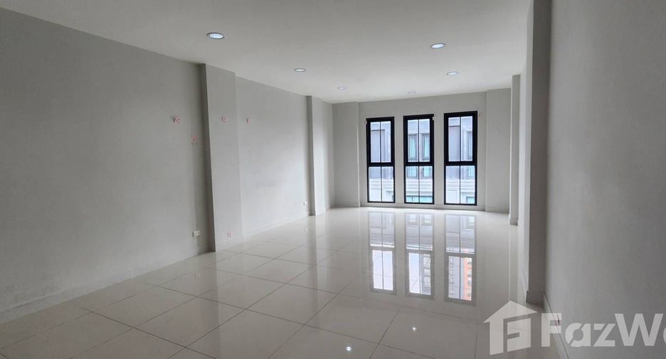 For rent 3 bedrooms retail Space in Prawet, Bangkok