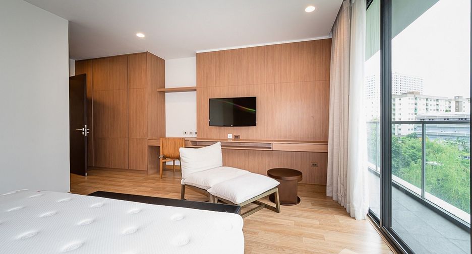 For rent 4 bedrooms condo in Suan Luang, Bangkok
