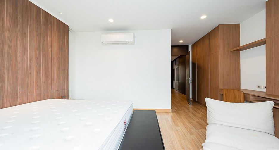 For rent 4 bedrooms condo in Suan Luang, Bangkok
