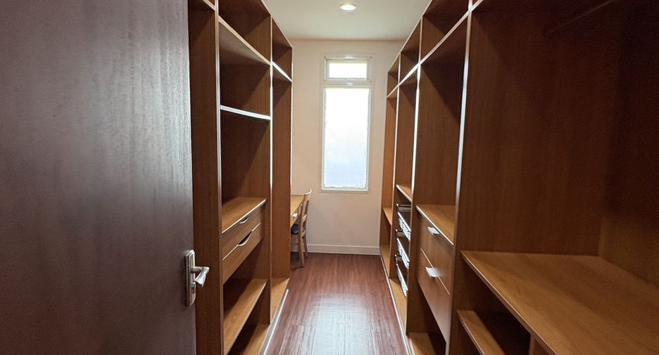 For rent 4 ベッドルーム condo in Watthana, Bangkok