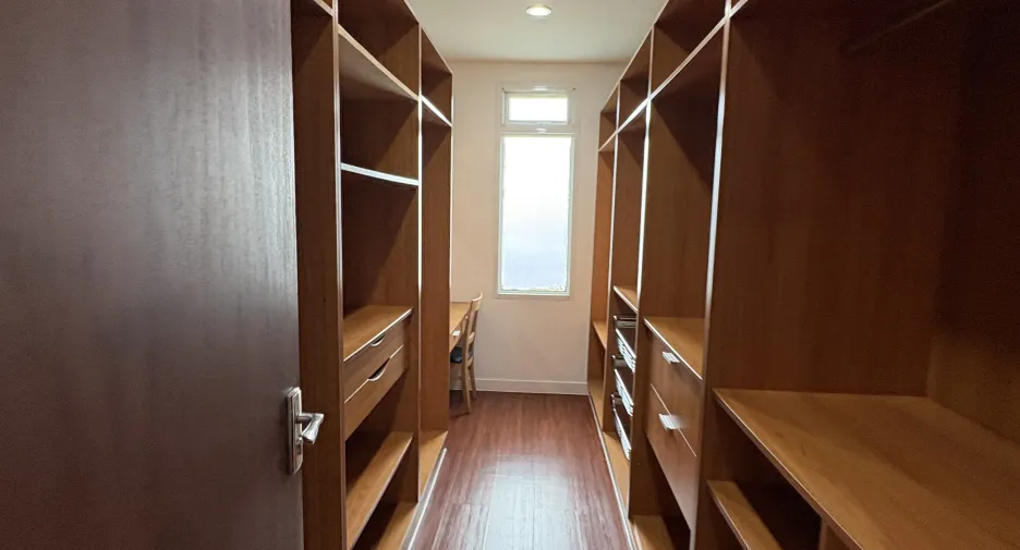 Wohnung zur Miete mit 4 Zimmer in Watthana, Bangkok