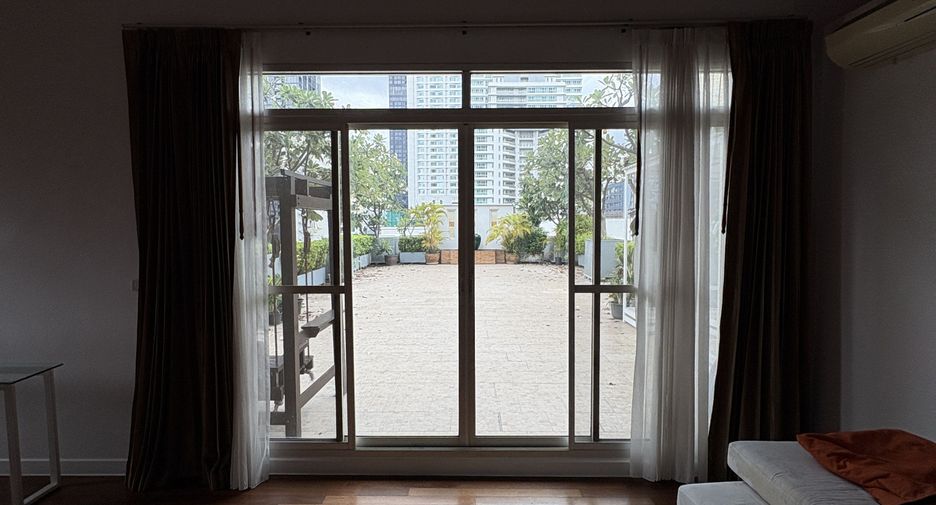 For rent 4 ベッドルーム condo in Watthana, Bangkok
