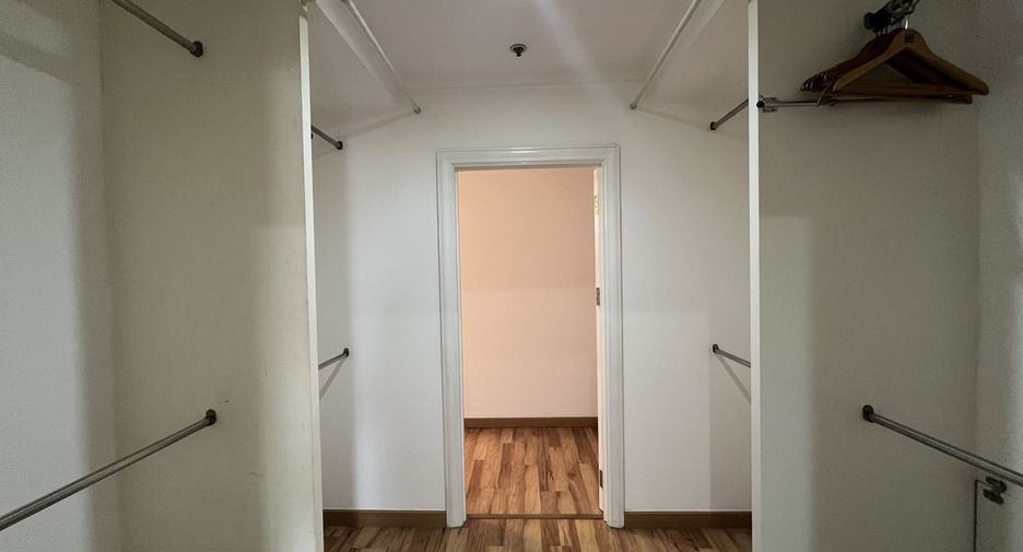 Wohnung zur Miete mit 3 Zimmer in Watthana, Bangkok