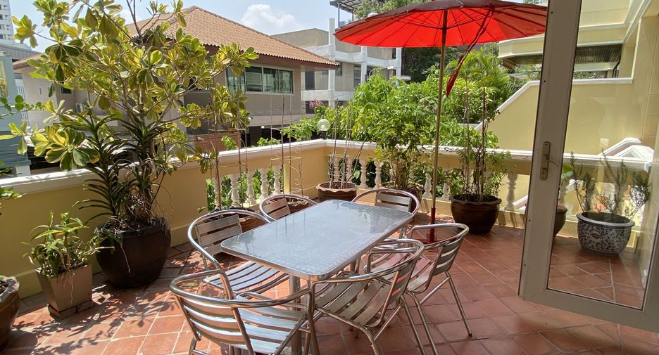 Casa en alquiler de 3 habitaciones en Watthana, Bangkok