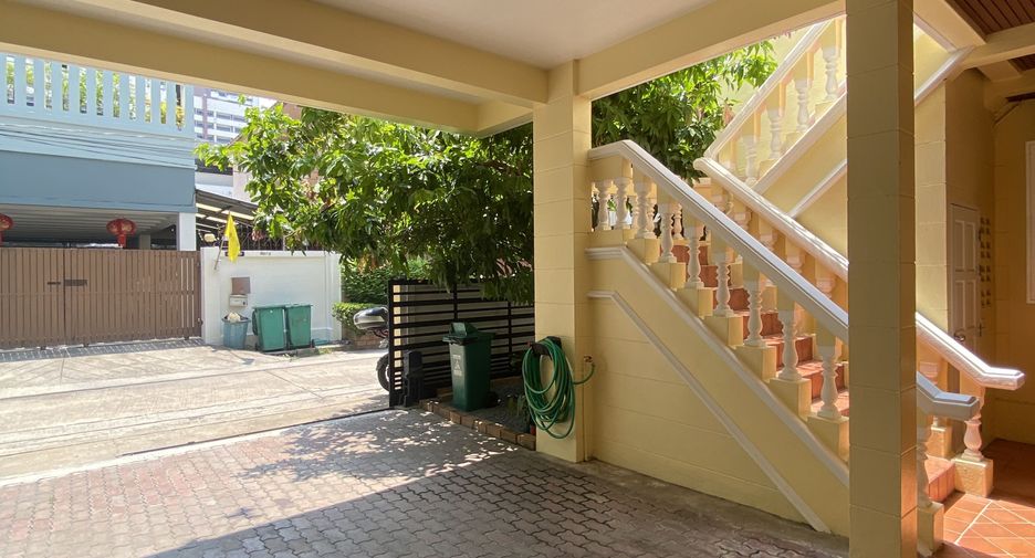 Casa en alquiler de 3 habitaciones en Watthana, Bangkok