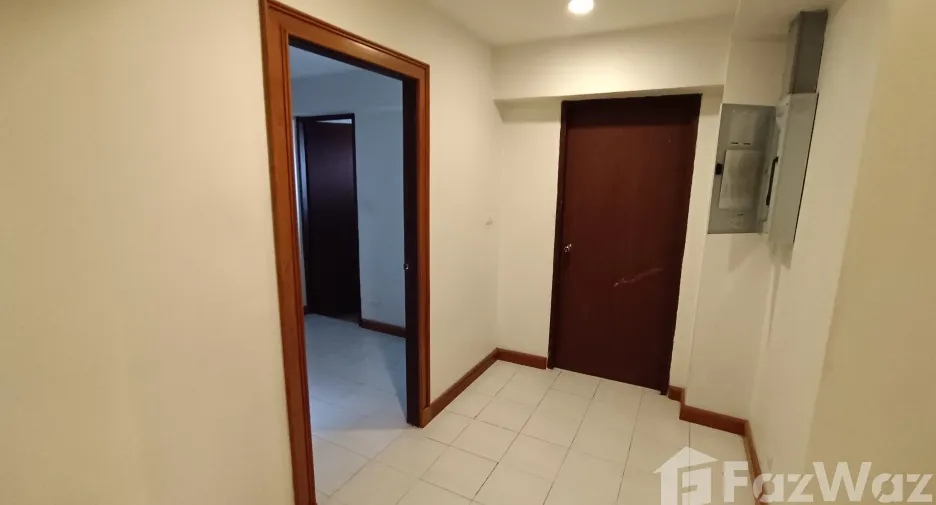 For rent 3 bedrooms apartment in Pathum Wan, Bangkok