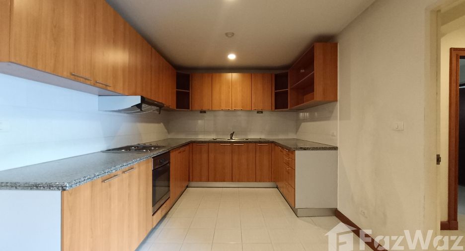 For rent 3 bedrooms apartment in Pathum Wan, Bangkok
