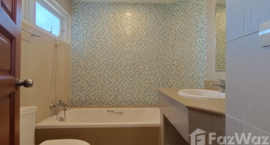 For rent 3 bedrooms apartment in Pathum Wan, Bangkok