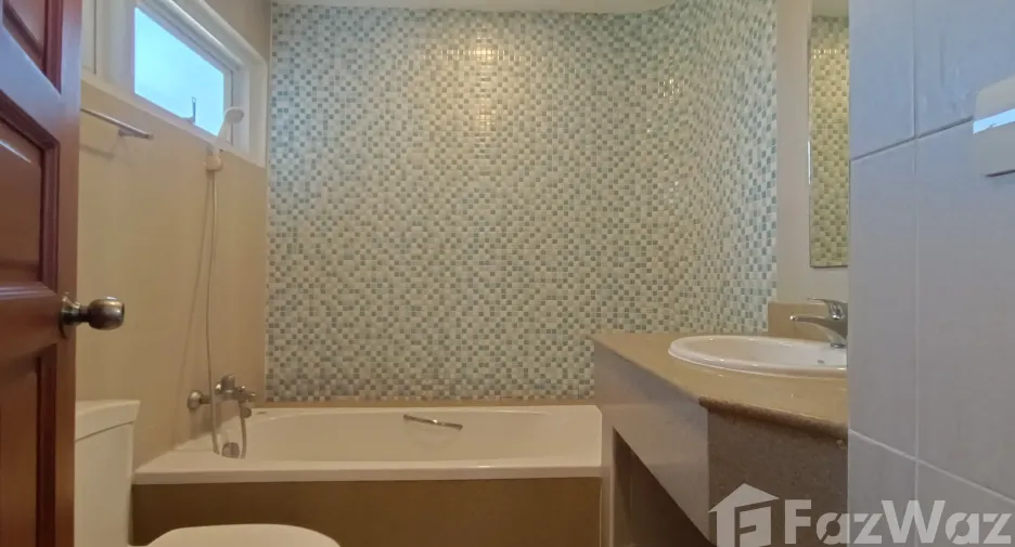 For rent 3 bedrooms apartment in Pathum Wan, Bangkok