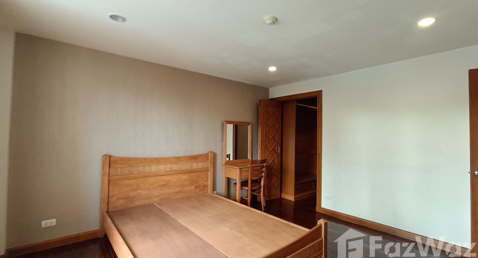 For rent 3 bedrooms apartment in Pathum Wan, Bangkok