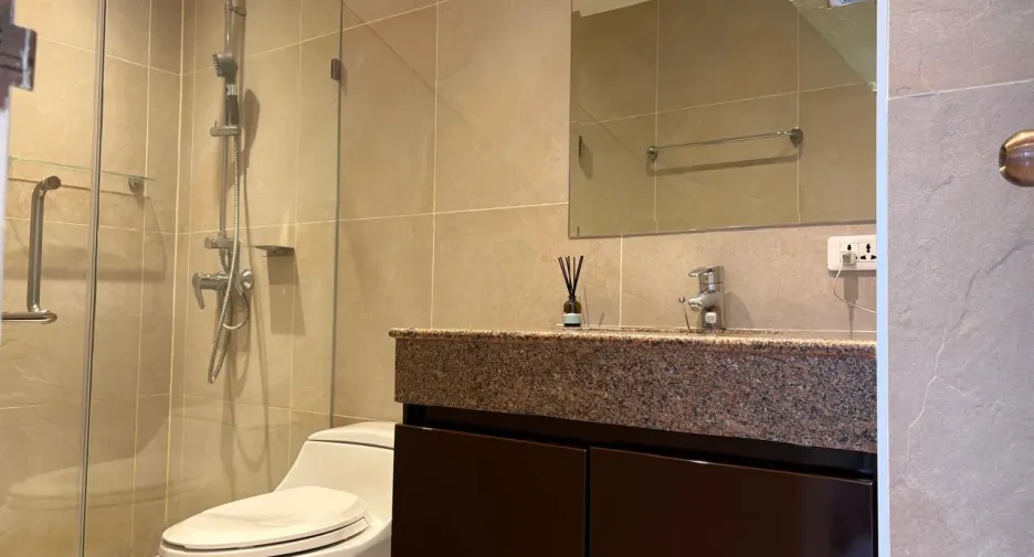 For rent 2 bedrooms condo in Watthana, Bangkok