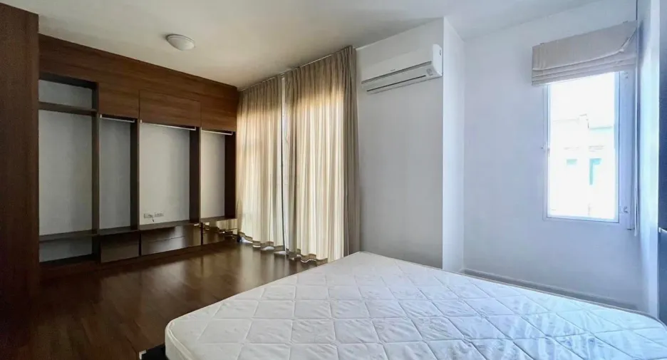 For rent 3 bedrooms townhouse in Bueng Kum, Bangkok