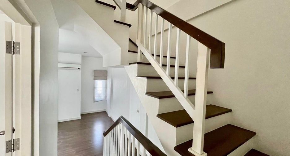 For rent 3 bedrooms townhouse in Bueng Kum, Bangkok