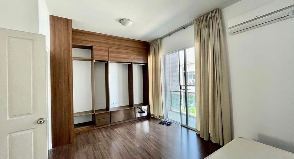 For rent 3 bedrooms townhouse in Bueng Kum, Bangkok