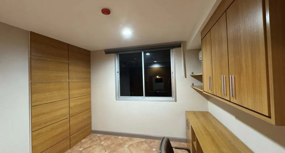 For rent 2 bedrooms condo in Bang Rak, Bangkok
