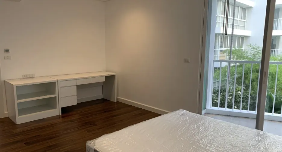 For rent 4 bedrooms apartment in Watthana, Bangkok