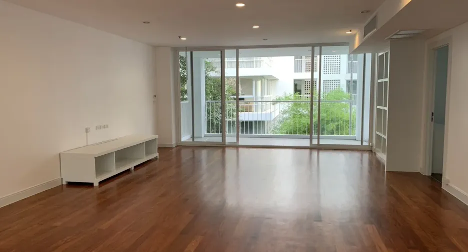 For rent 4 bedrooms apartment in Watthana, Bangkok