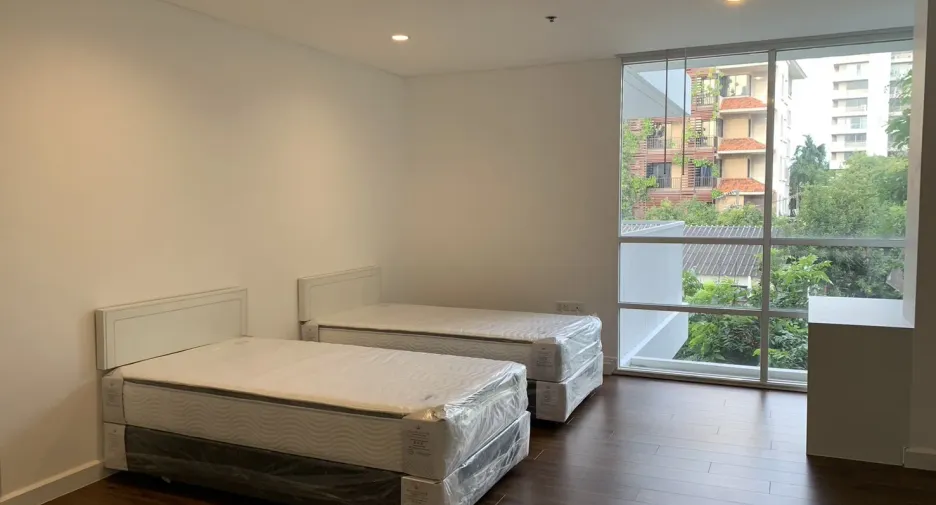 For rent 4 bedrooms apartment in Watthana, Bangkok