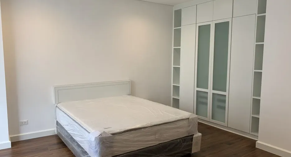 For rent 4 bedrooms apartment in Watthana, Bangkok